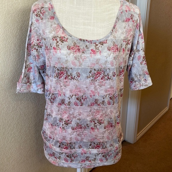 Vanity Tops - Women’s Vanity Pink/Silver Blouse with Attached Pink Tank Top Size XL